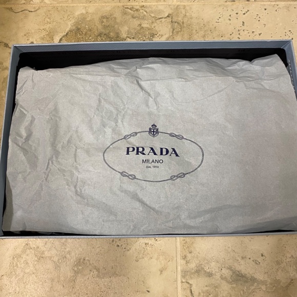 Gorgeous! PRADA Suede Button Pumps🌺 - Picture 13 of 14